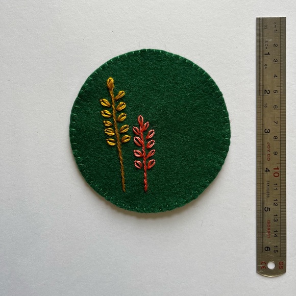Handcrafted felt coasters and embroidered with silk threads.set of 5 - Picture 5 of 7